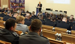 odprawa roczna łomżyńskich policjantów z udziałem ministra Jarosława Zielińskiego