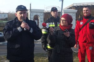 Wspólne pokazy służb na stawie w inowrocławskich Solankach