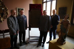 Przekazanie odzyskanej tablicy epitafijanej do Muzeum Narodowego