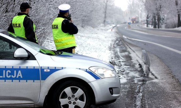 Policjant ratował życie młodemu mężczyźnie, który miał wypadek