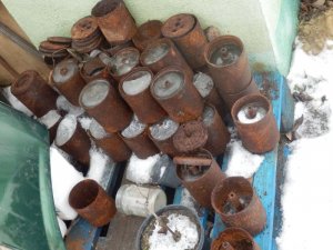 zabezpieczone militaria na miejscu zdarzenia
