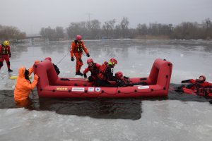 Wspólne ćwiczenia Policji Wodnej i ratowników WOPR