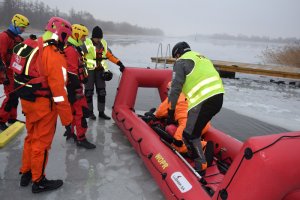 Wspólne ćwiczenia Policji Wodnej i ratowników WOPR