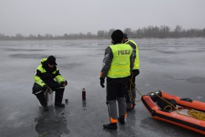 Wspólne ćwiczenia Policji Wodnej i ratowników WOPR