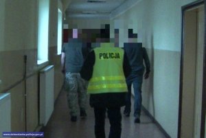 Trzy miesiące aresztu dla oszustów podających się za policjantów