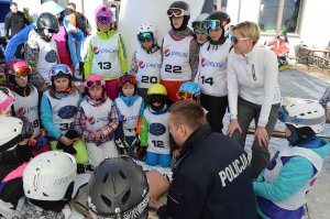 Akcja promująca bezpieczeństwo na zorganizowanych terenach narciarskich „Bezpiecznie w kasku”