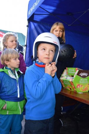 Akcja promująca bezpieczeństwo na zorganizowanych terenach narciarskich „Bezpiecznie w kasku”