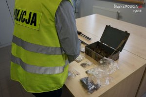 Policjanci zlikwidowali nielegalny arsenał broni, amunicji i materiałów wybuchowych