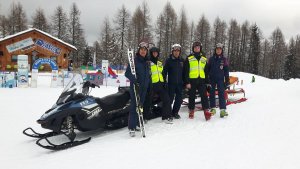 Polscy policjanci niosą pomoc na stokach we włoskich Alpach