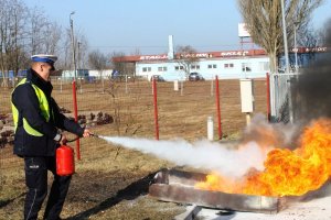 Skuteczna walka z ogniem. Strażacy szkolili policjantów