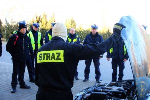 Skuteczna walka z ogniem. Strażacy szkolili policjantów