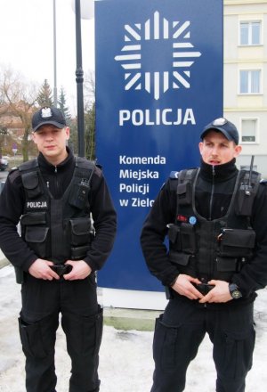 Zielonogórscy policjanci uratowali porzuconego psa