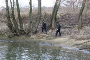 Toruńscy policjanci kolejny raz przeszukują okolice Wisły