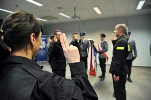 ślubowanie nowo przyjętych policjantów