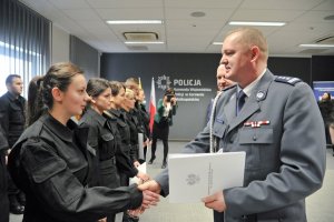 ślubowanie nowo przyjętych policjantów