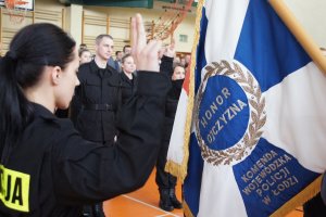 Ślubowanie nowo przyjętych policjantów