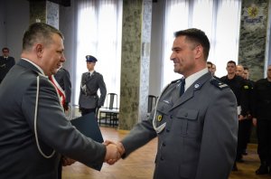 &quot;…Służyć wiernie narodowi…&quot; Ślubowanie nowo przyjętych policjantów