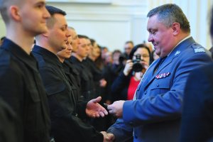 Uroczyste ślubowanie i odznaczenia dla policjantów