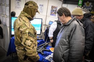 Policja na targach pracy - duże zainteresowanie służbą