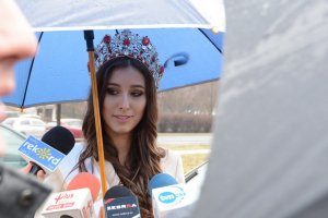 Miss Polski promowała z Policją bezpieczną jazdę samochodami