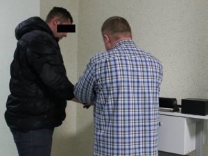 Jeden z zatrzymanych przez policjantów mężczyzn