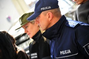 Działania profilaktyczne policjantów nt. &quot;Wspólnie zapobiegamy handlowi ludźmi&quot;