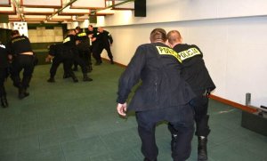 policjanci w trakcie szkolenia