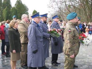 policjanci uczestniczą w uroczystości