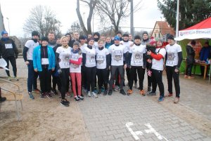 policjanci, pracownicy, studenci oraz kursanci Wyższej Szkoły Policji w Szczytnie w I Mistrzostwach Szczytna w biegu 12 godzinnym