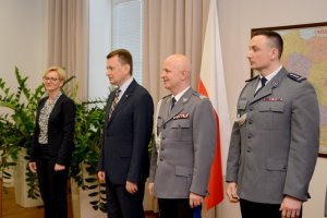 Minister SWiA nagradza policyjnych &quot;Łowców głów&quot;