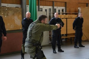 Zatrzymywanie niebezpiecznych przestępców – kurs specjalistyczny dla policjantów we WSPol w Szczytnie