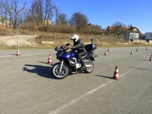 Policjanci ćwiczyli umiejętności na motorach