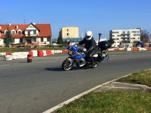 Policjanci ćwiczyli umiejętności na motorach