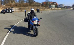 Policjanci ćwiczyli umiejętności na motorach