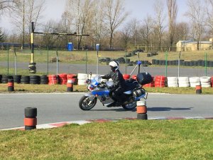 Policjanci ćwiczyli umiejętności na motorach