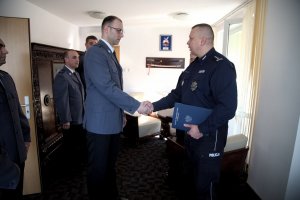 Policjanci ze Żnina wyróżnieni medalem &quot;Pomagajmy sobie wzajemnie&quot; za uratowanie 27-latka