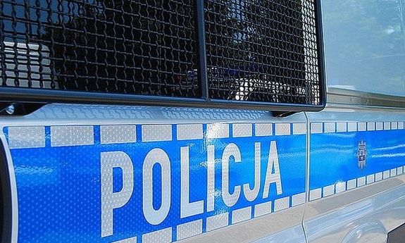 Napis policja na radiowozie policyjnym