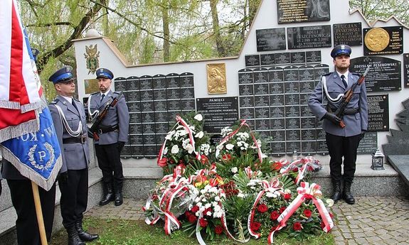 uroczystość uczczenia 77 rocznicy pamięci policjantów zamordowanych przez NKWD w Twerze i innych miejscach kaźni