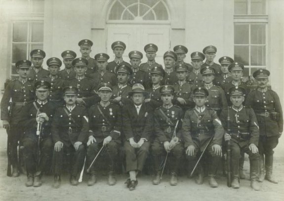 Fotografia przekazana przez emerytowanego policjanta, Dariusza Gałązkę - wnuka zamordowanego st. przod. Jana Gałązki.