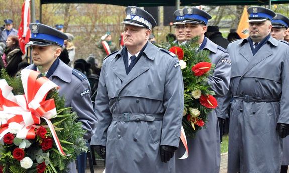 Obchody 77. rocznicy Zbrodni Katyńskiej przed Grobem Policjanta Polskiego