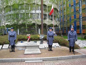 Obchody 77. rocznicy Zbrodni Katyńskiej przed Grobem Policjanta Polskiego