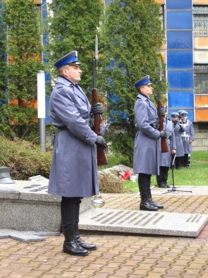 Obchody 77. rocznicy Zbrodni Katyńskiej przed Grobem Policjanta Polskiego