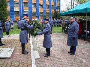 Obchody 77. rocznicy Zbrodni Katyńskiej przed Grobem Policjanta Polskiego