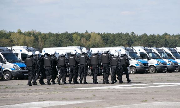 Ćwiczenia policjantów na obiektach sportowych