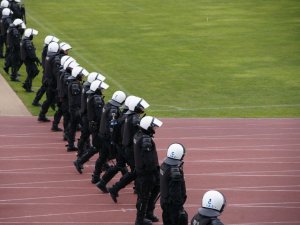 Ćwiczenia policjantów na obiektach sportowych
