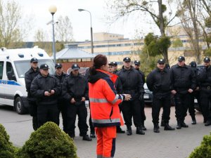 Ćwiczenia policjantów na obiektach sportowych