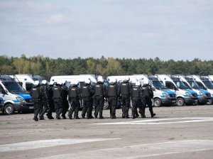 Ćwiczenia policjantów na obiektach sportowych