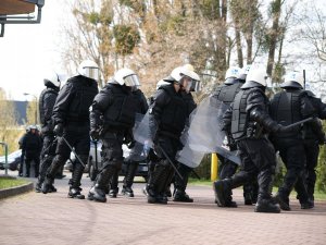 Ćwiczenia policjantów na obiektach sportowych