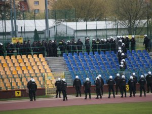 Ćwiczenia policjantów na obiektach sportowych