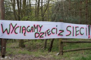 Dzielnicowi &quot;wyciągają dzieci z sieci&quot;